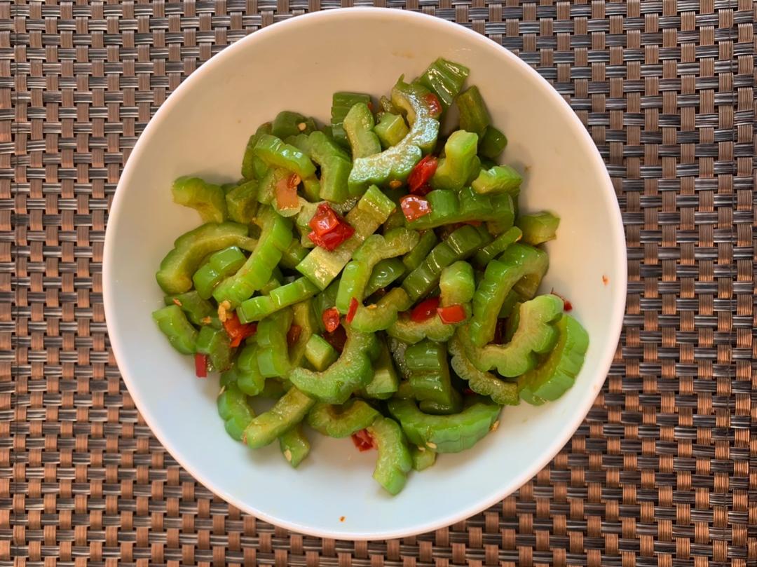 蜂蜜剁椒凉拌苦瓜