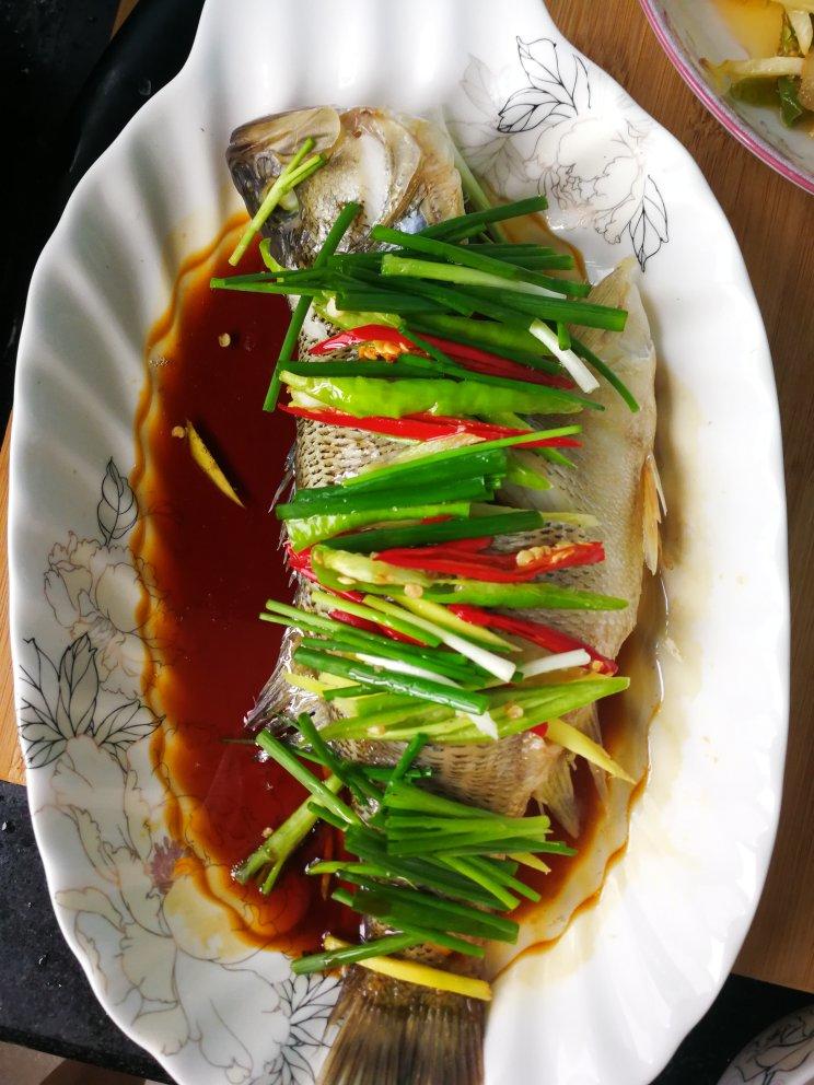 清蒸鲈鱼，三步搞定！