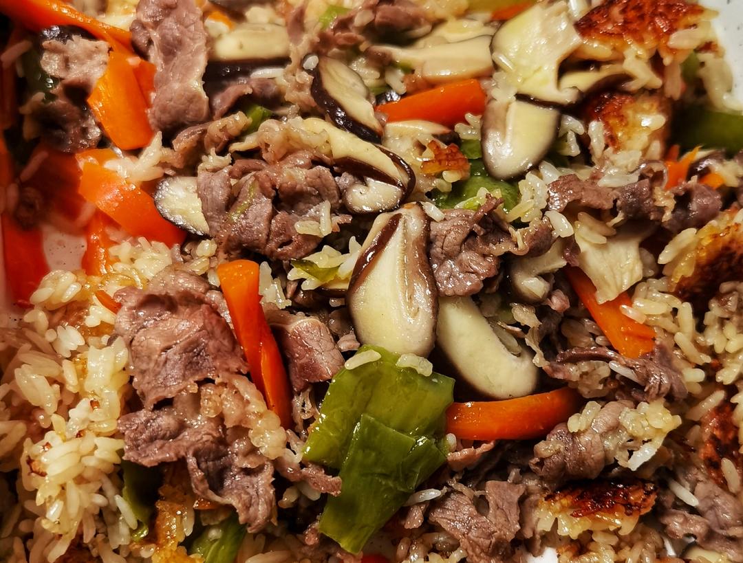 网红料理锅肥牛焖饭简单美味