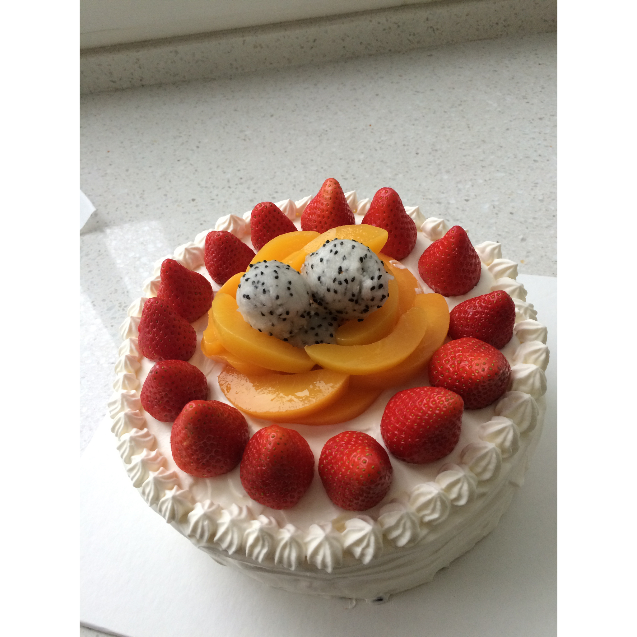 奶油水果装饰蛋糕