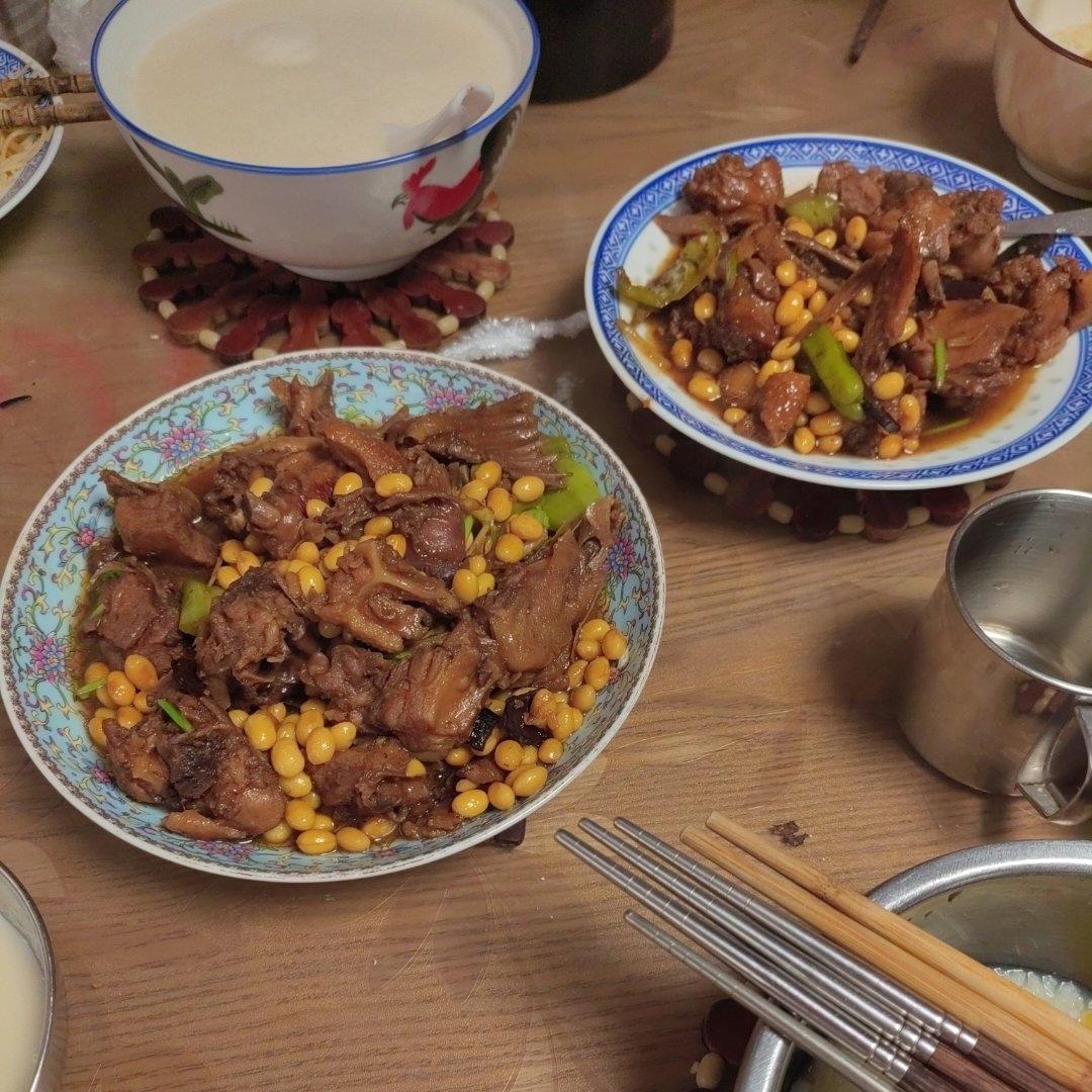 传统正宗的啤酒鸭配方和做法，鲜嫩香浓，只需炒千万不要焯水