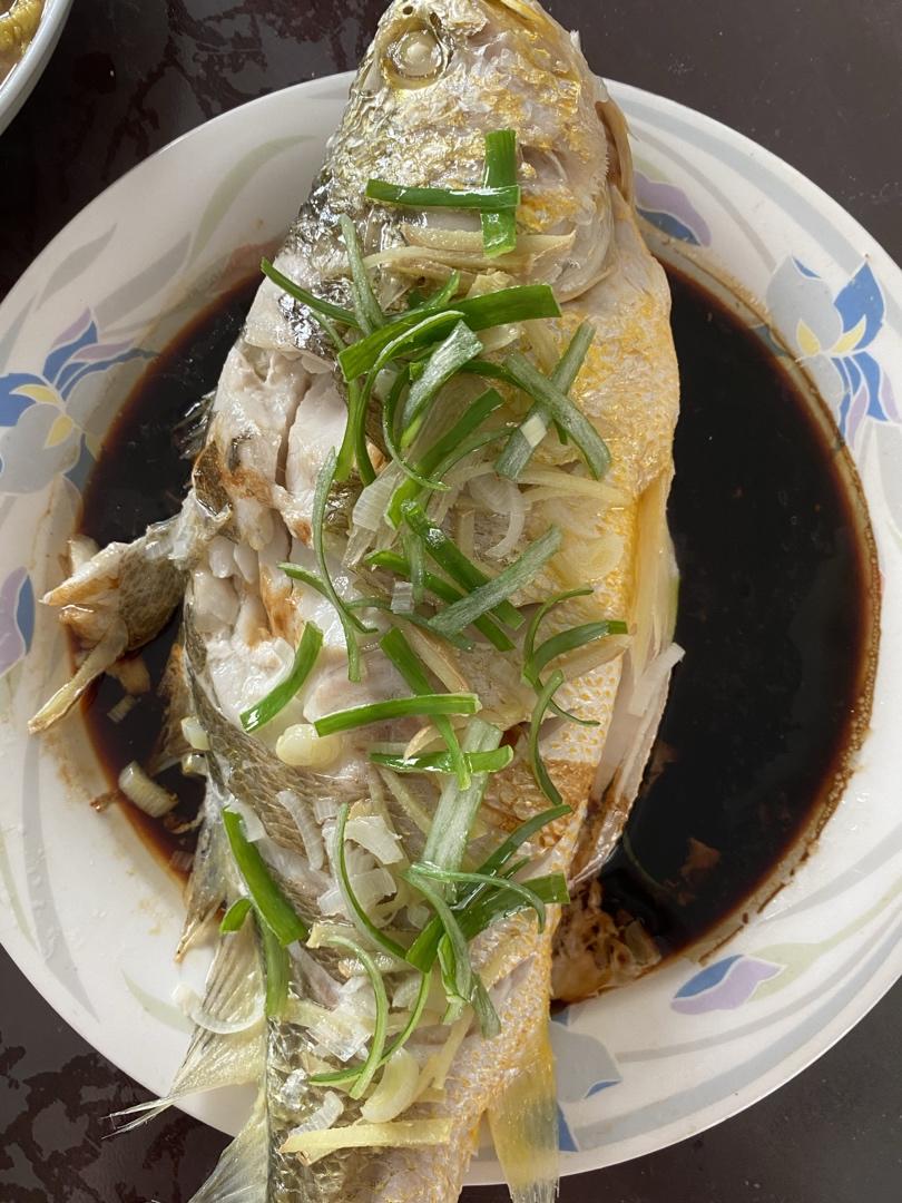 新手家常蒸鱼（附鲜美小秘诀）