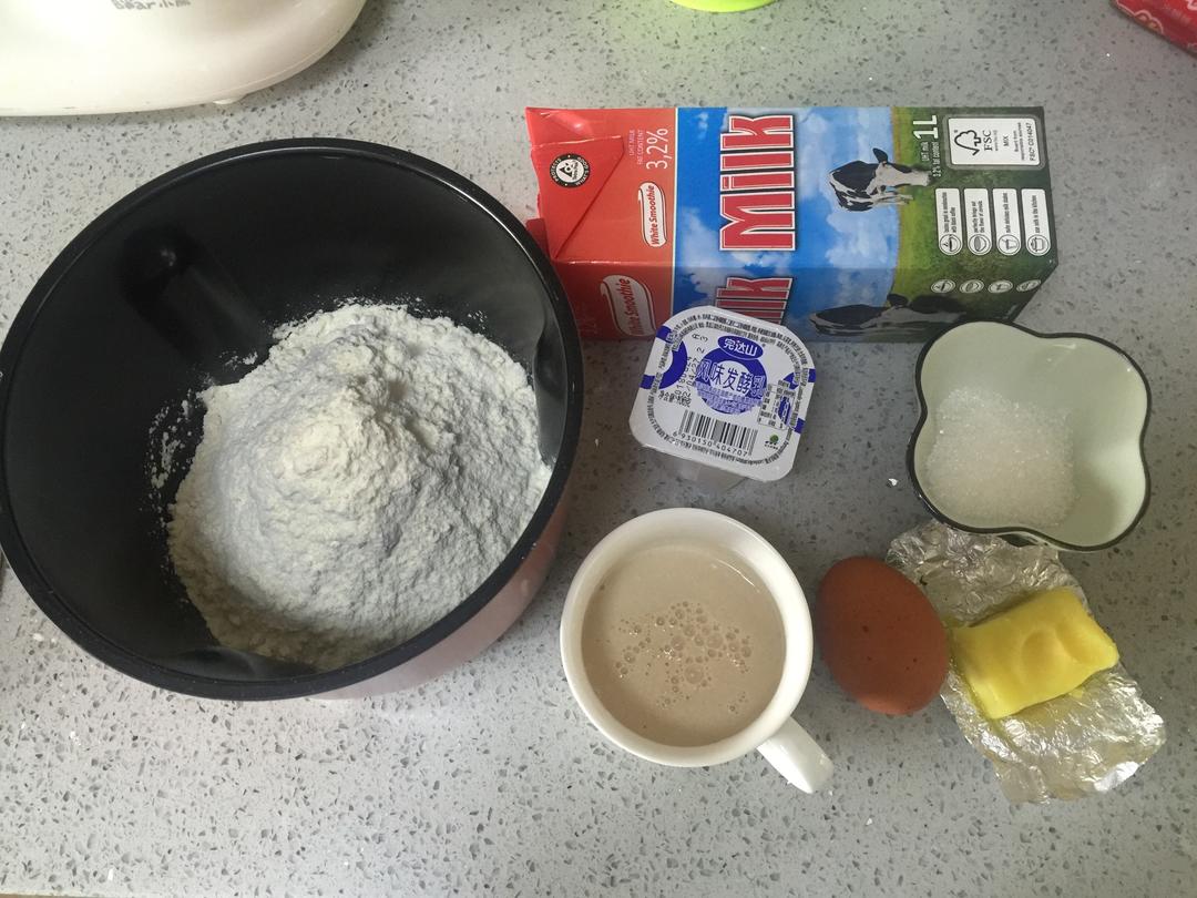 纯奶手撕吐司的做法 步骤1