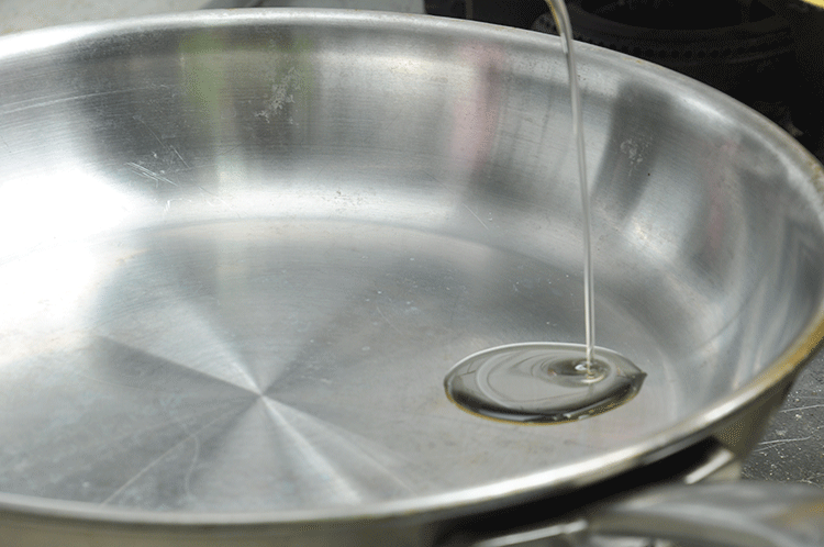 银鱼煎蛋的做法 步骤6