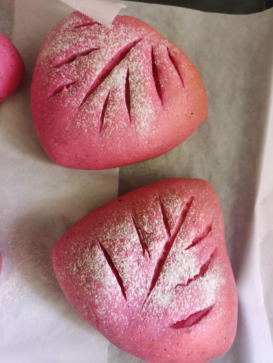 外软里糯❗️超多料㊙️火龙果麻薯坚果软欧包❗️