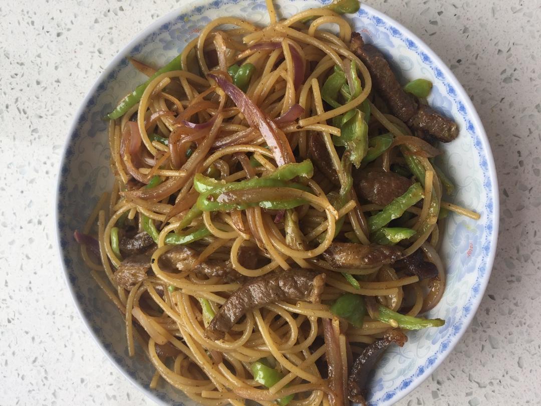 黑椒牛柳炒意面