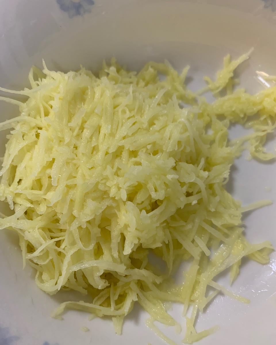土豆丝鸡蛋饼快手早餐