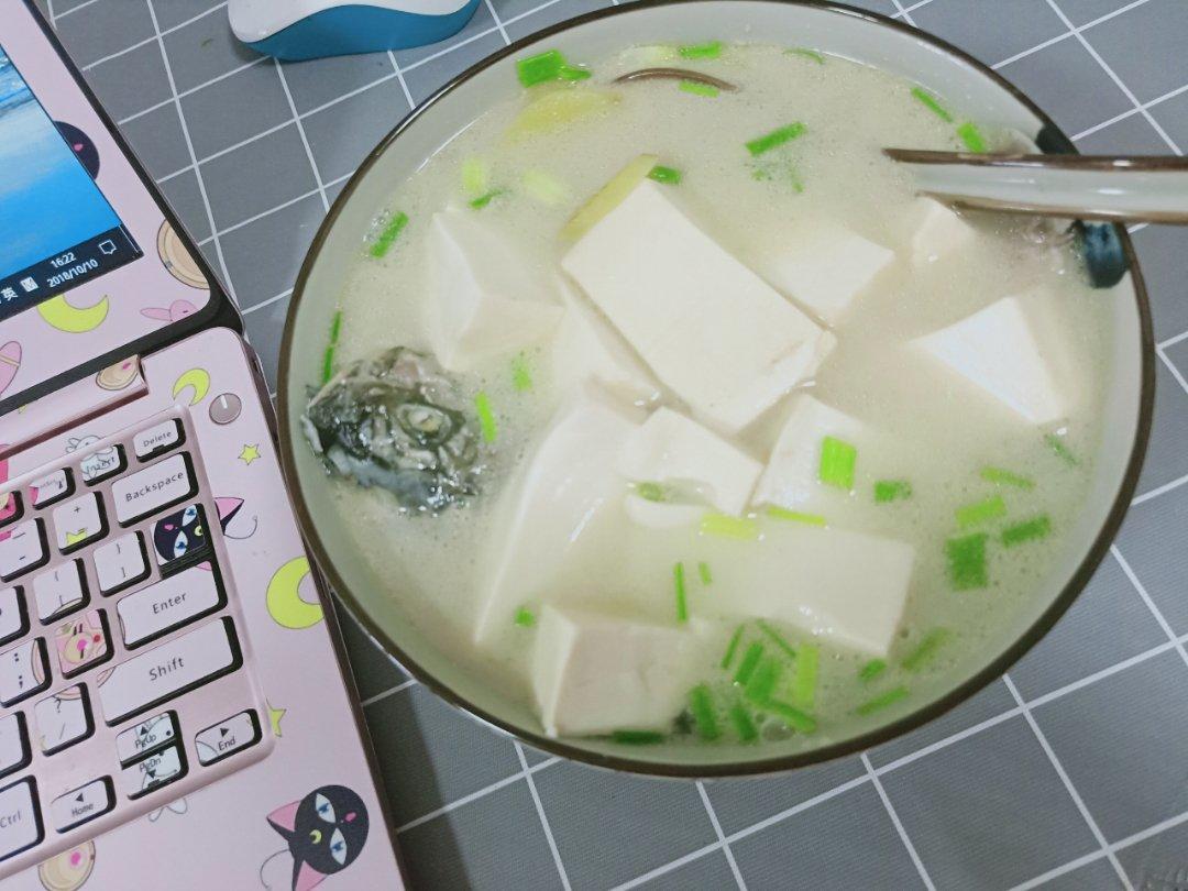 鲫鱼豆腐汤