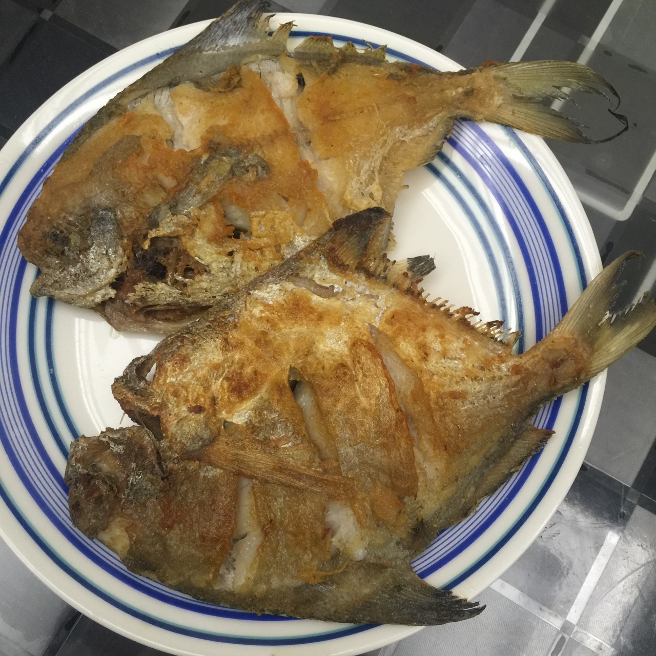 干煎椒盐鲳鱼