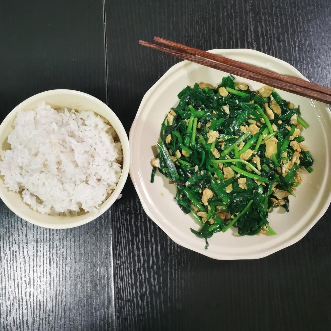 韭菜炒鸡蛋——三分钟快手下饭菜 掌握火候的秘诀