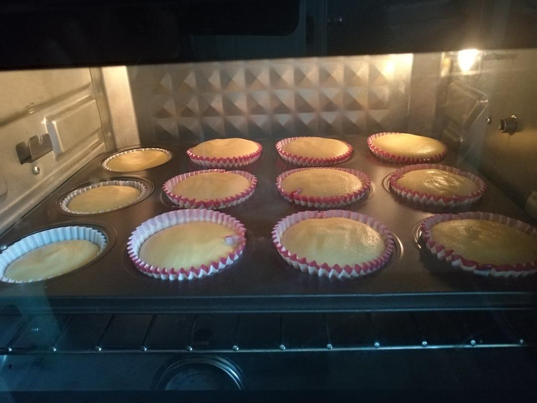 不开裂的纸杯蛋糕（古早味cupcake，小时候的味道“蛋桃”）