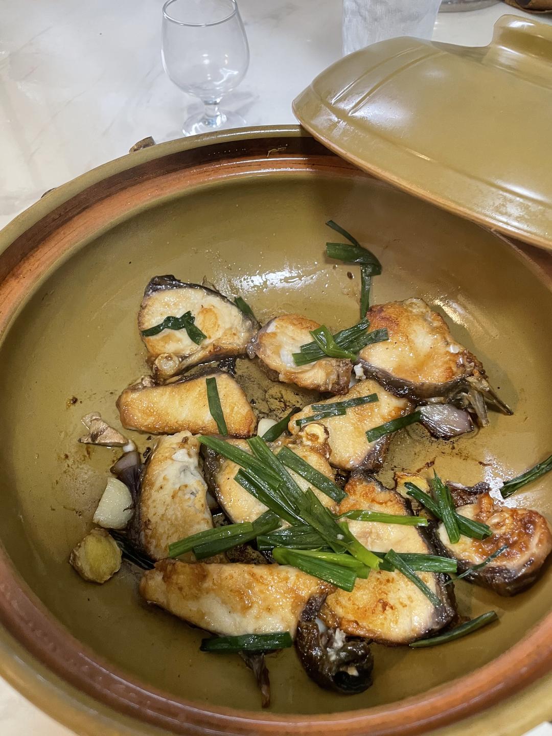 神仙下饭菜【葱焗鱼】！不加一滴水，煮出满屋香