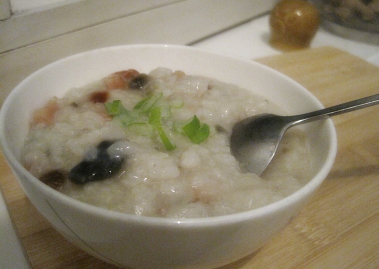 砂锅皮蛋瘦肉粥