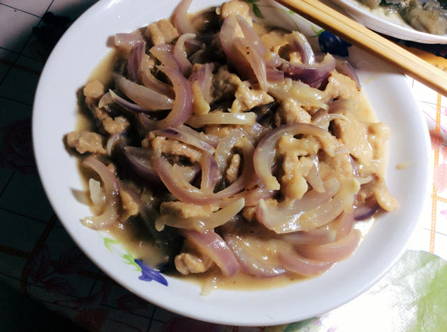洋葱炒肉