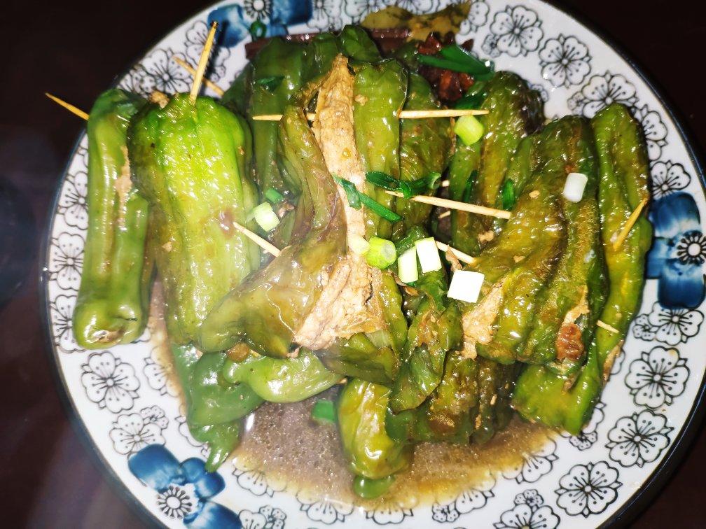 健康美味青椒酿肉 😋😋（🤓绿绿的青辣椒包裹着香醇的肉馅😎根本停不下了😋😋）