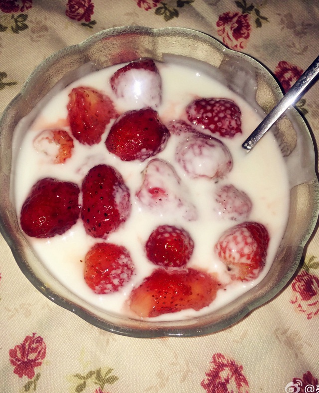 梦子vv_做的草莓酸奶