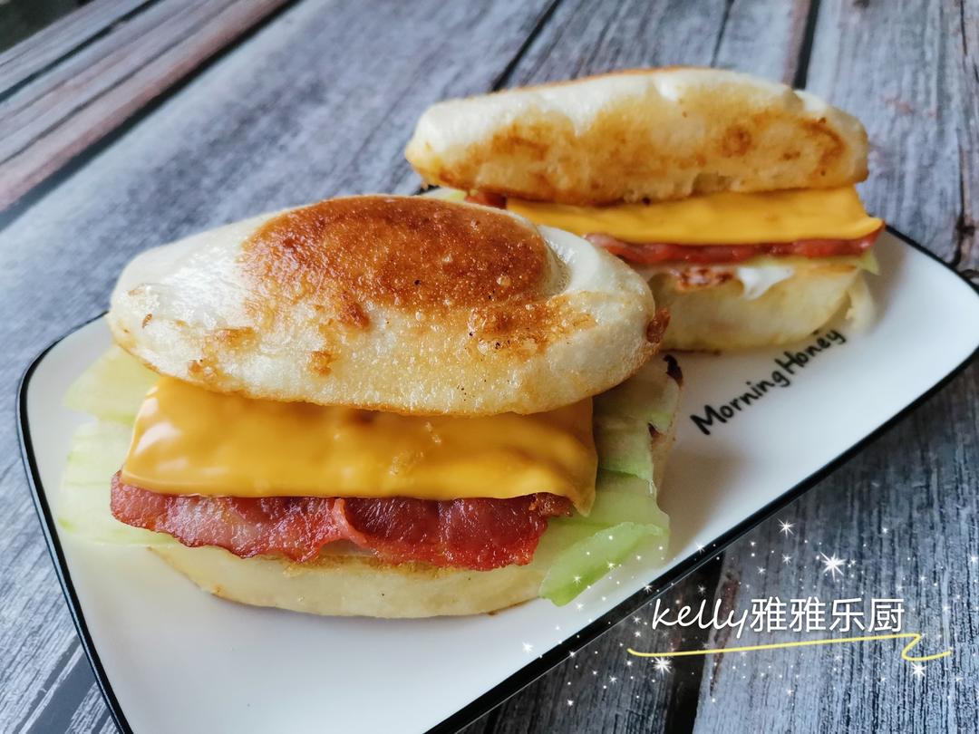 蛋煎馒头培根芝士汉堡🍔两人早餐的做法