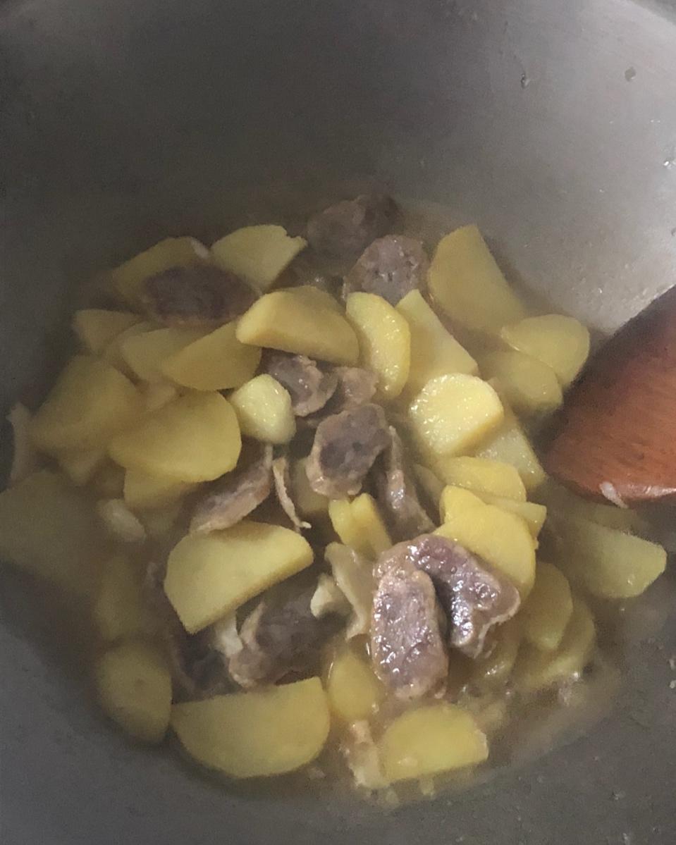 土豆片炒香肠