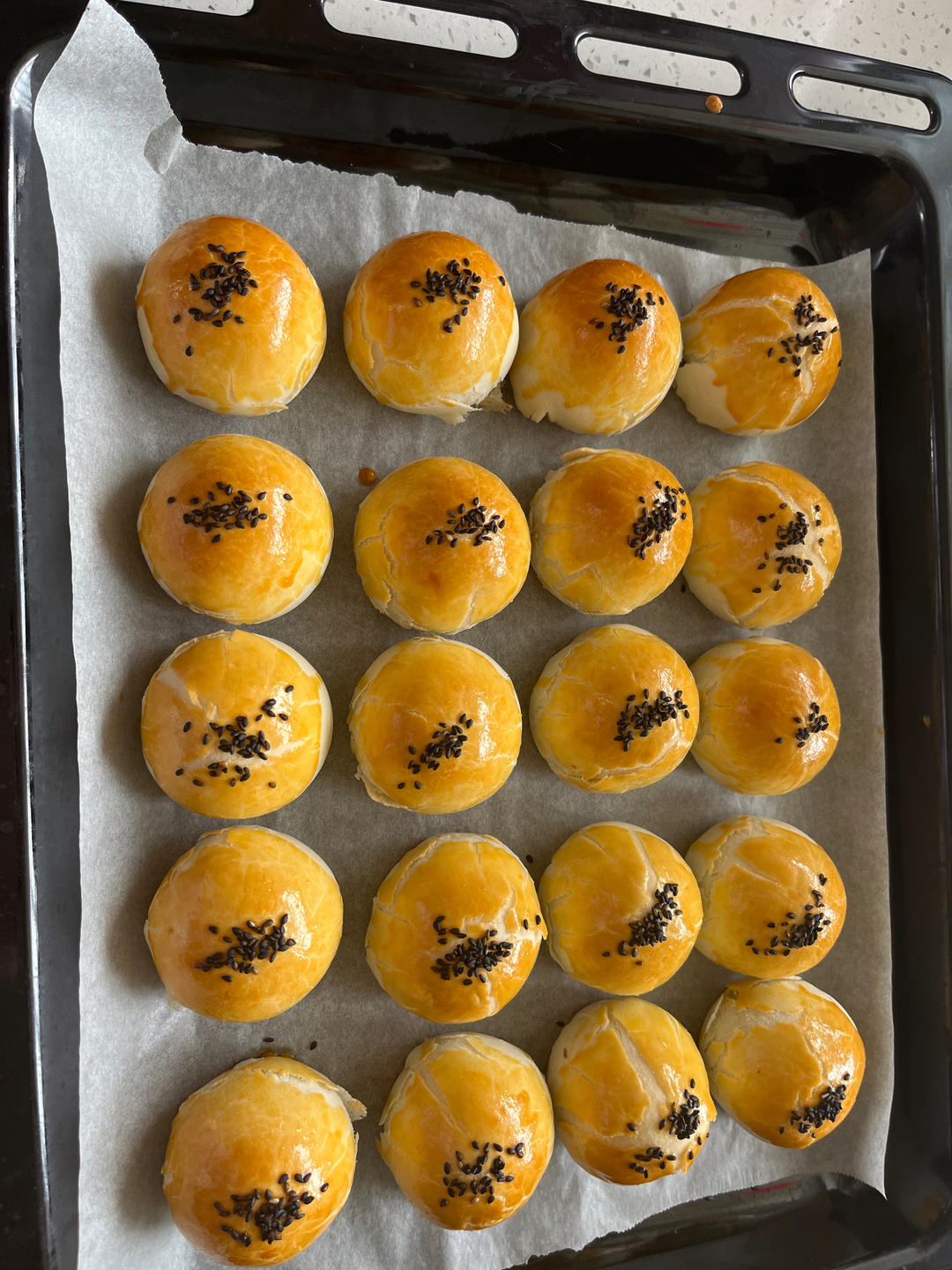 超简单 免揉 酥掉渣的蛋黄酥(超详细附全程视频)不破酥『万能酥皮』