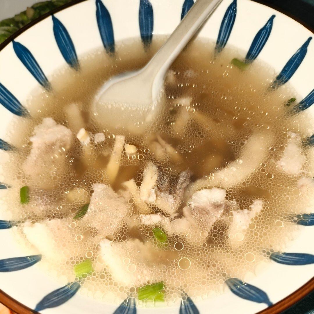 墨鱼炖肉汤