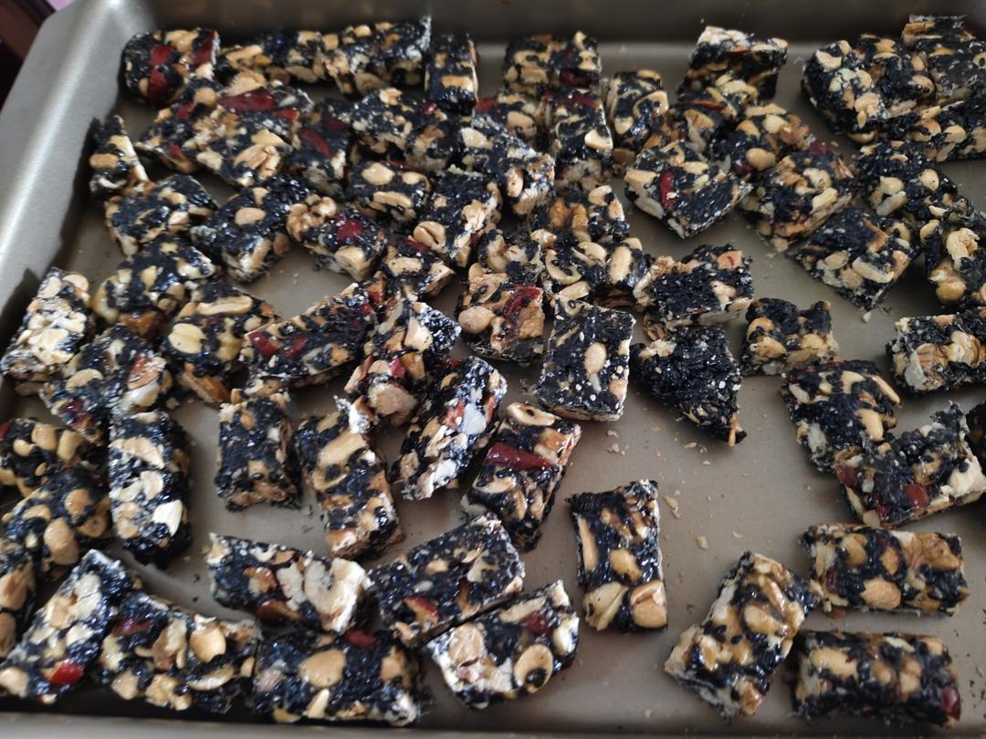 枸杞核桃花生黑芝麻片