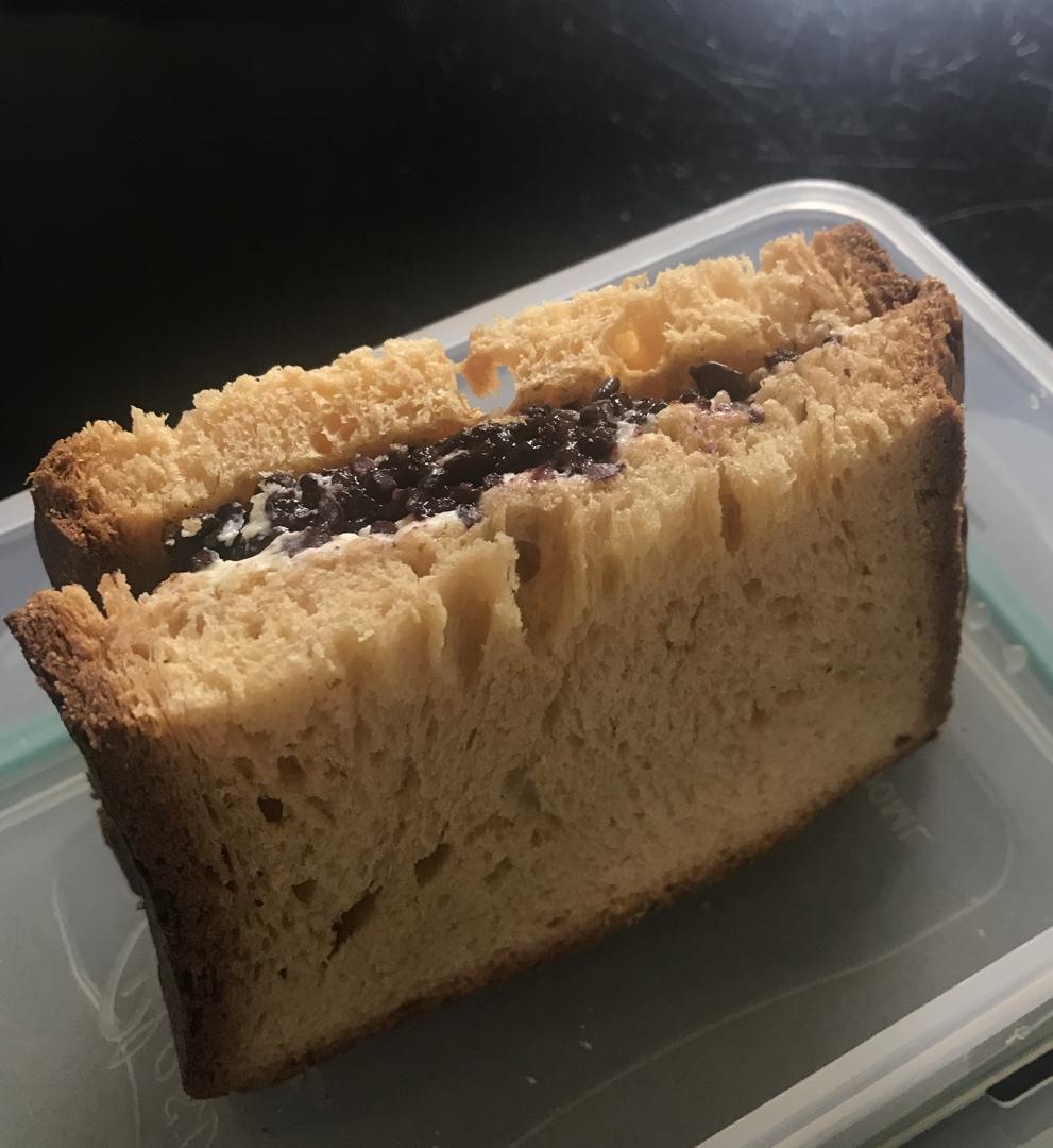 满口奶酪的紫米面包