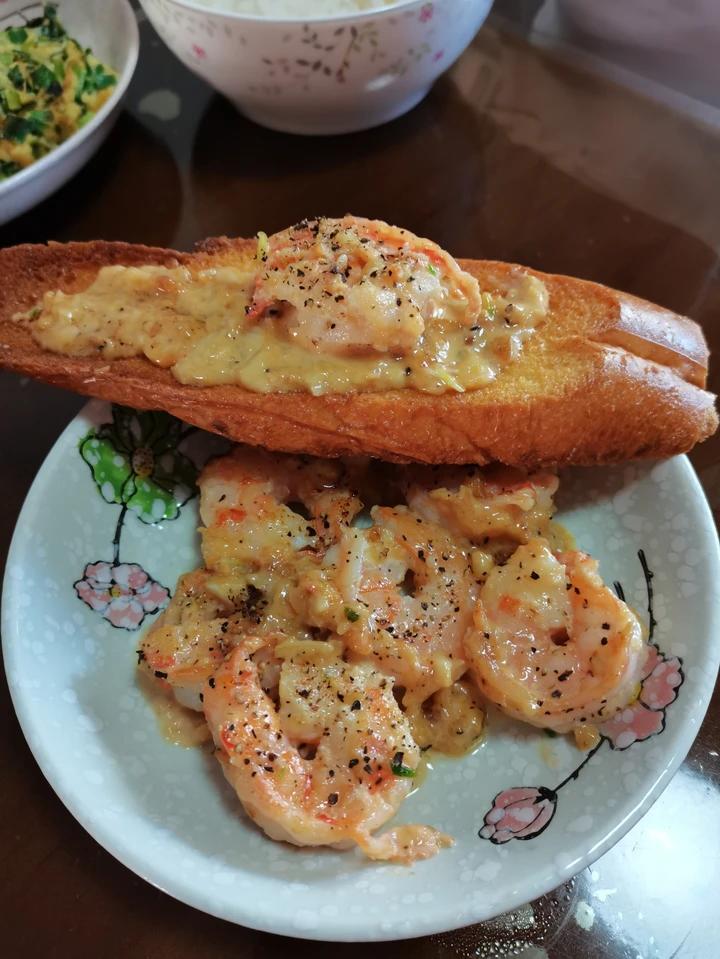 香晕了‼️蒜香奶油虾佐法棍🥖吃过的人都夸Ta