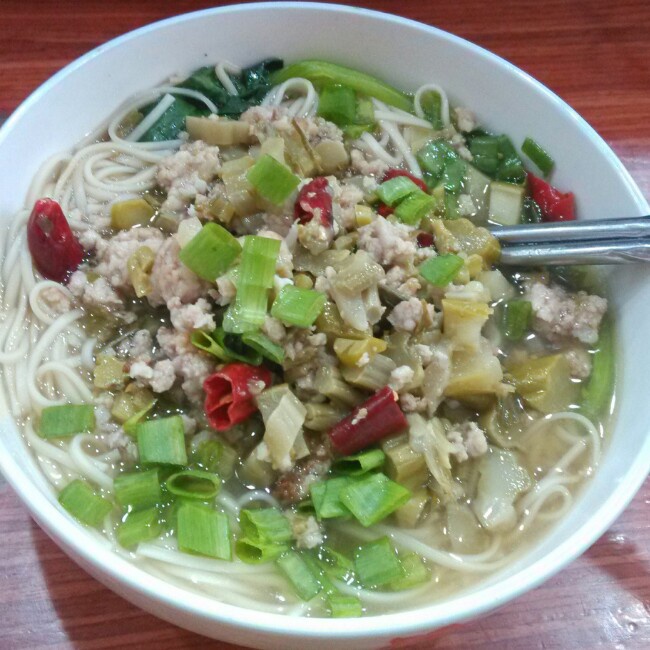 家常酸菜面