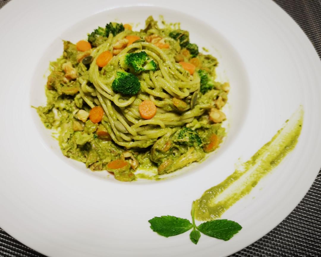 罗勒青酱意大利面