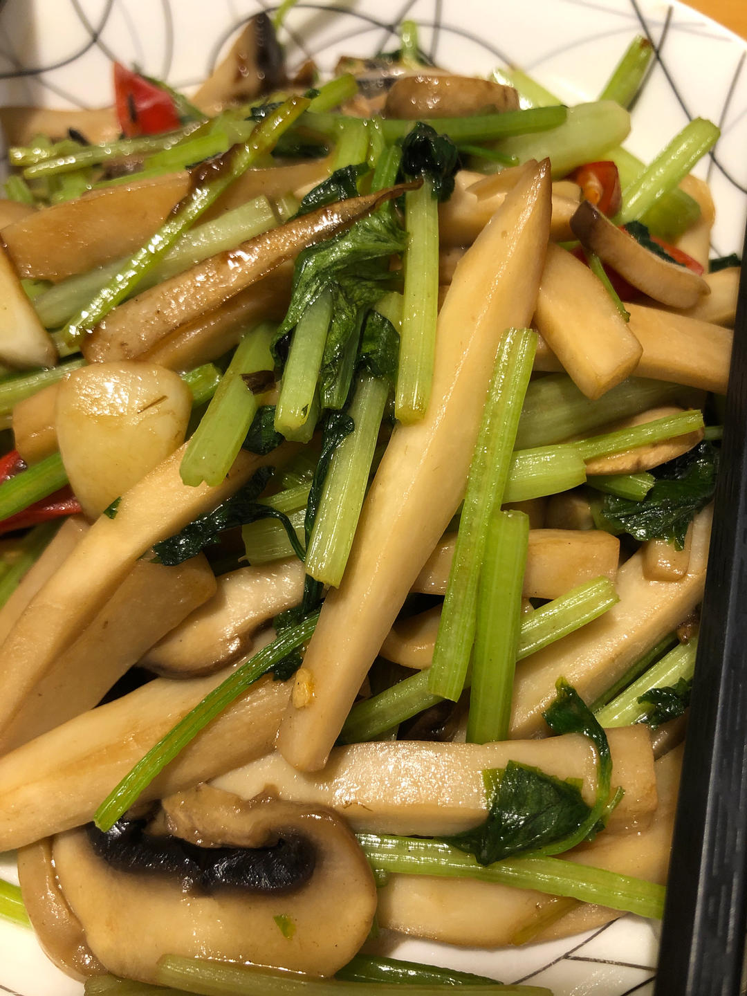 杏鲍菇炒芹菜（快手）