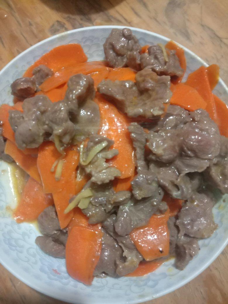 胡萝卜炒嫩牛肉