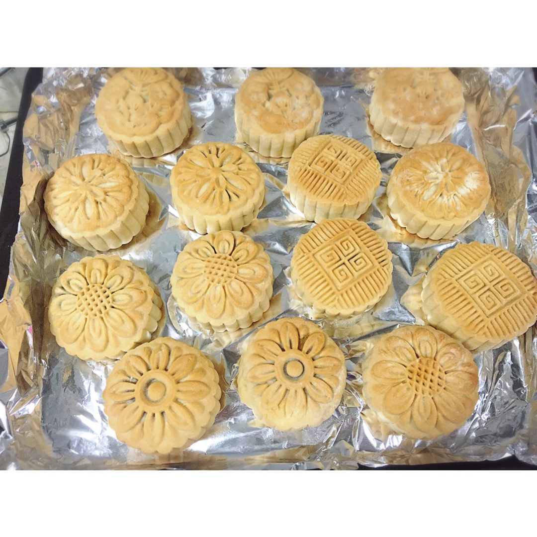 一口广月之小小蛋黄莲蓉月饼