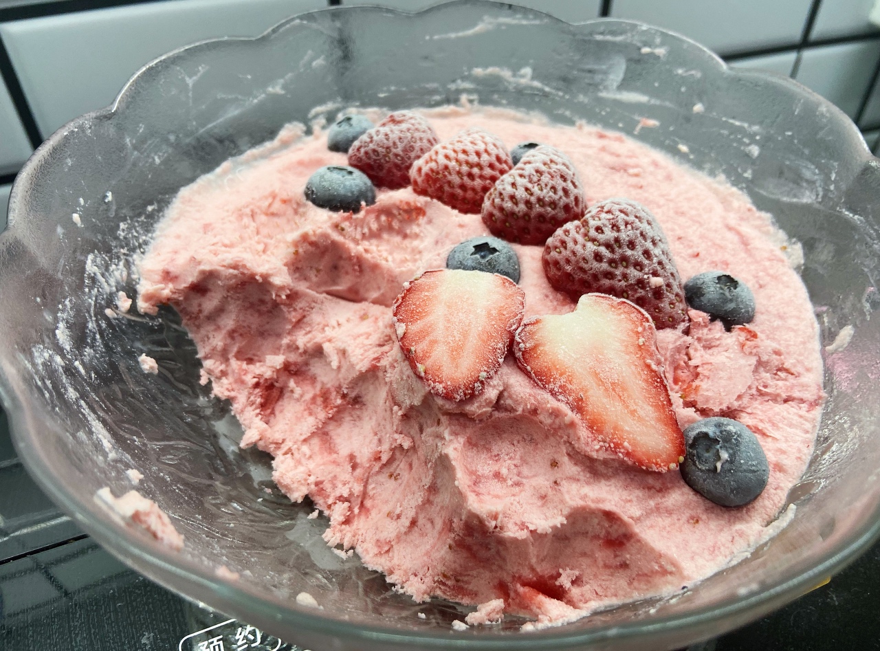 自制草莓冰淇淋（简易版）的做法