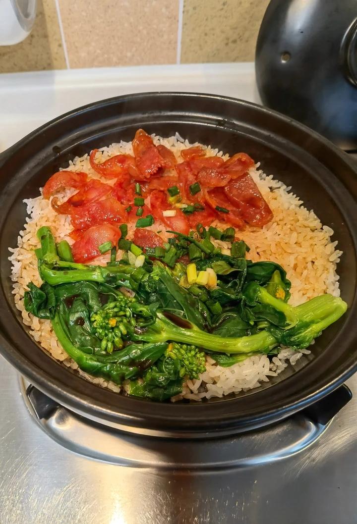 广式腊味煲仔饭