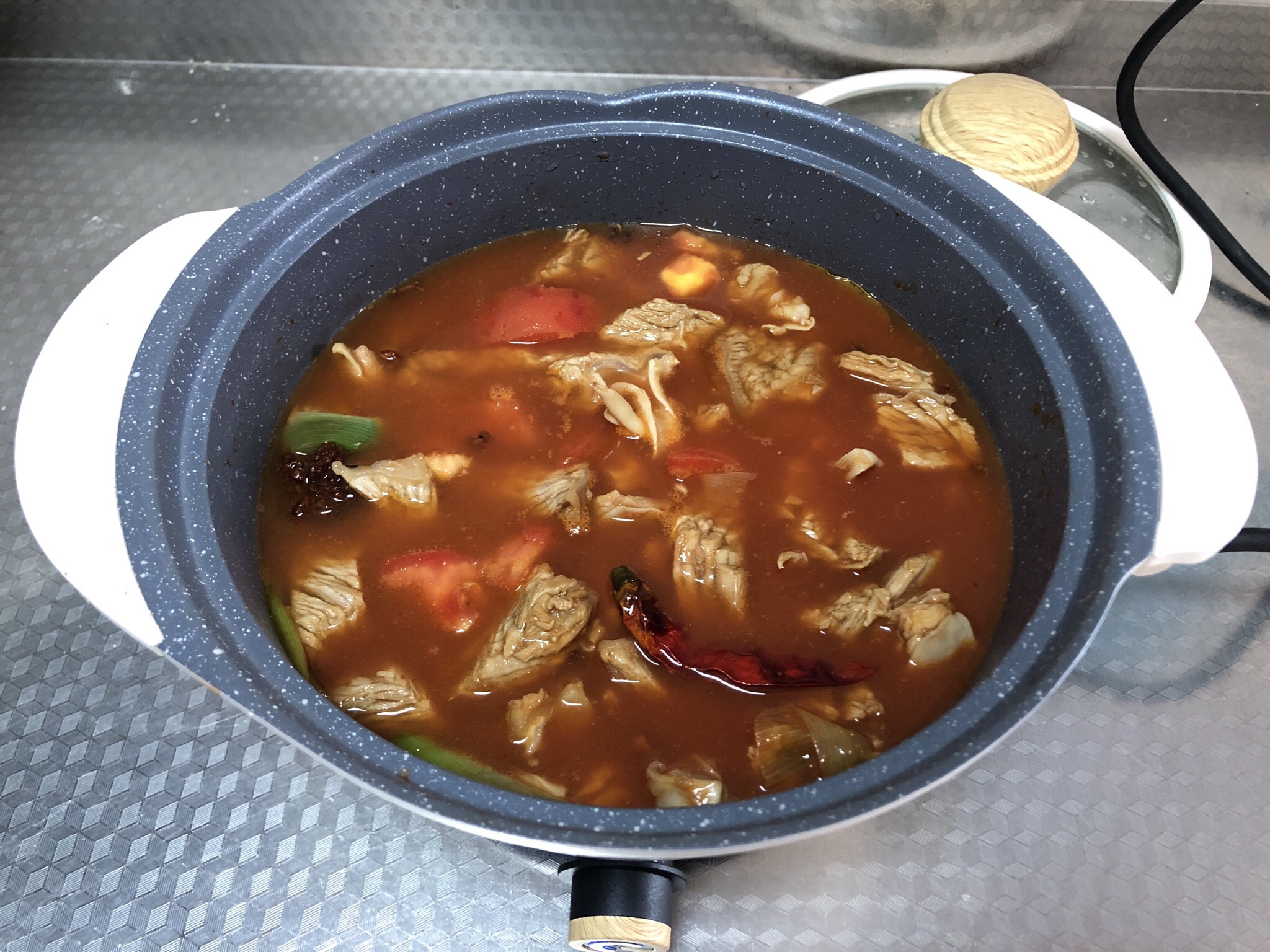 番茄牛腩锅，汤都不剩的暖冬小火锅的做法 步骤8