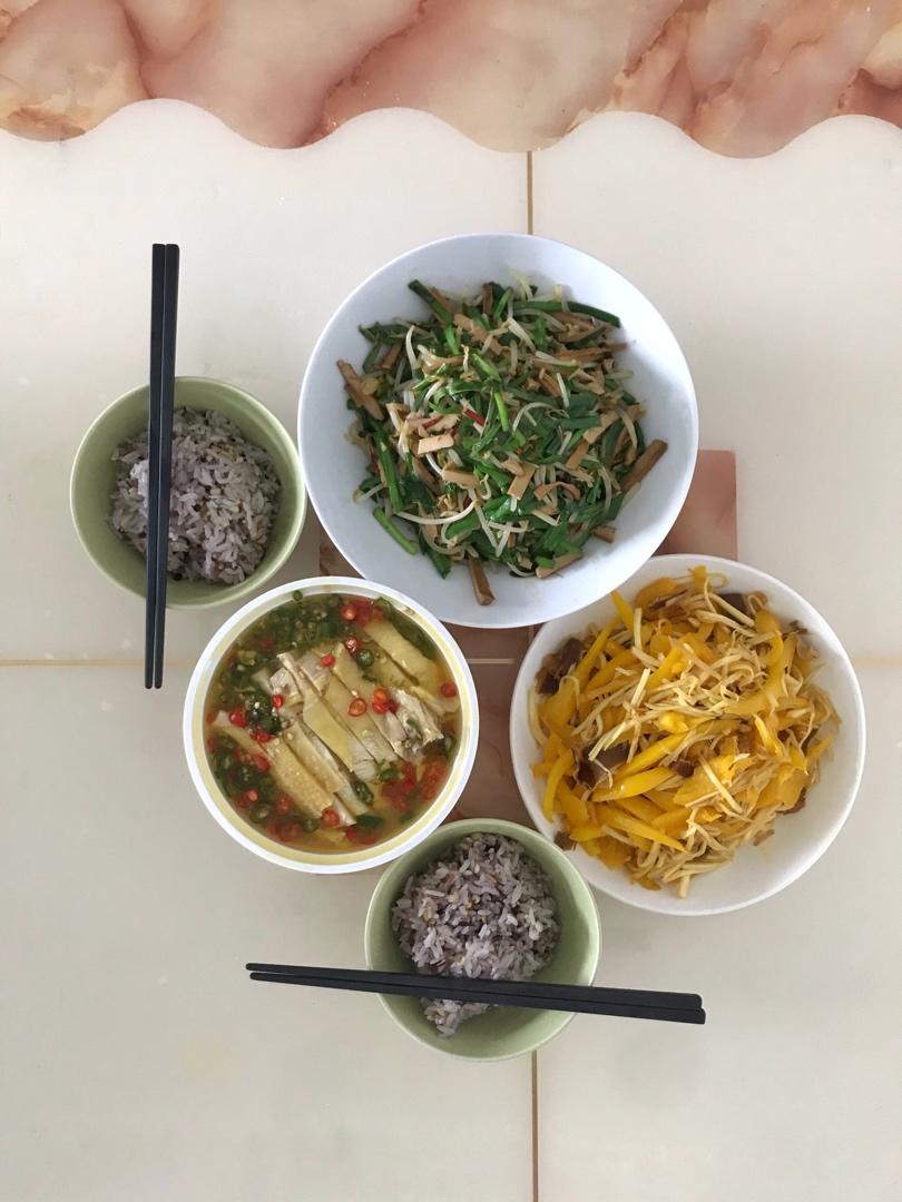 学做饭的张大宝做的豆干炒豆芽家常小菜