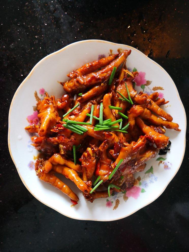 吃货人呢做的香辣烧鸡爪