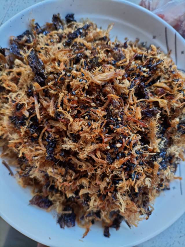 自制万能海苔肉松（面包机没有肉松和果酱功能一样能做出细腻蓬松的肉松）没有面包机，我还会告诉你，我用过的其他方法