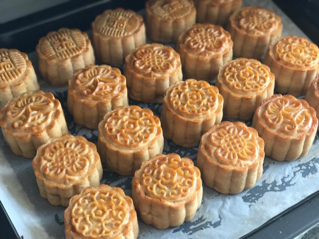 广式月饼——蛋黄莲蓉月饼
