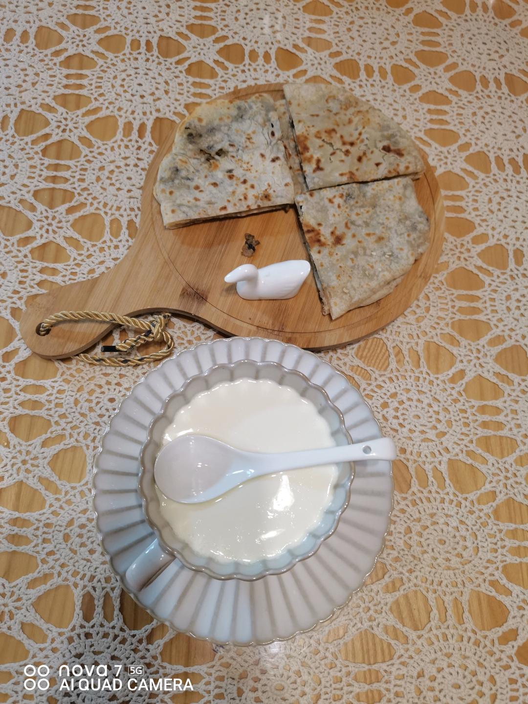 我做梅干菜肉饼最拿手，一口平底锅，不用油，饼又薄又脆肉香四溢