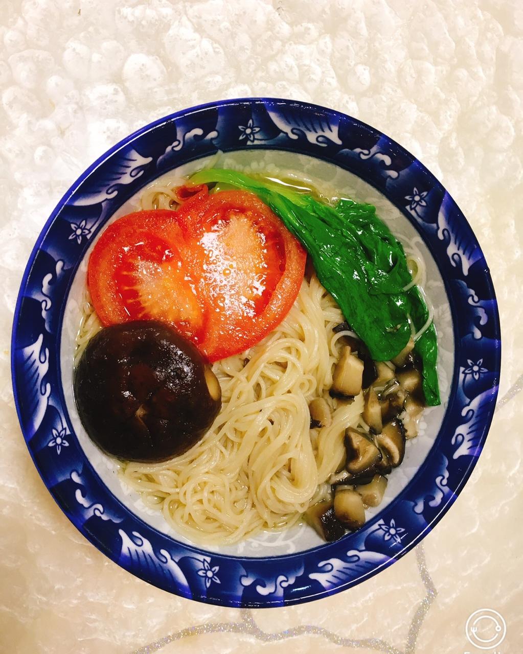 菌汤面条 看得见的香菇 尝得到的鲜美 这才是真正的菌汤