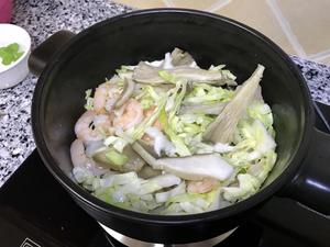 海鲜蔬菜年糕拉面锅的做法 步骤8