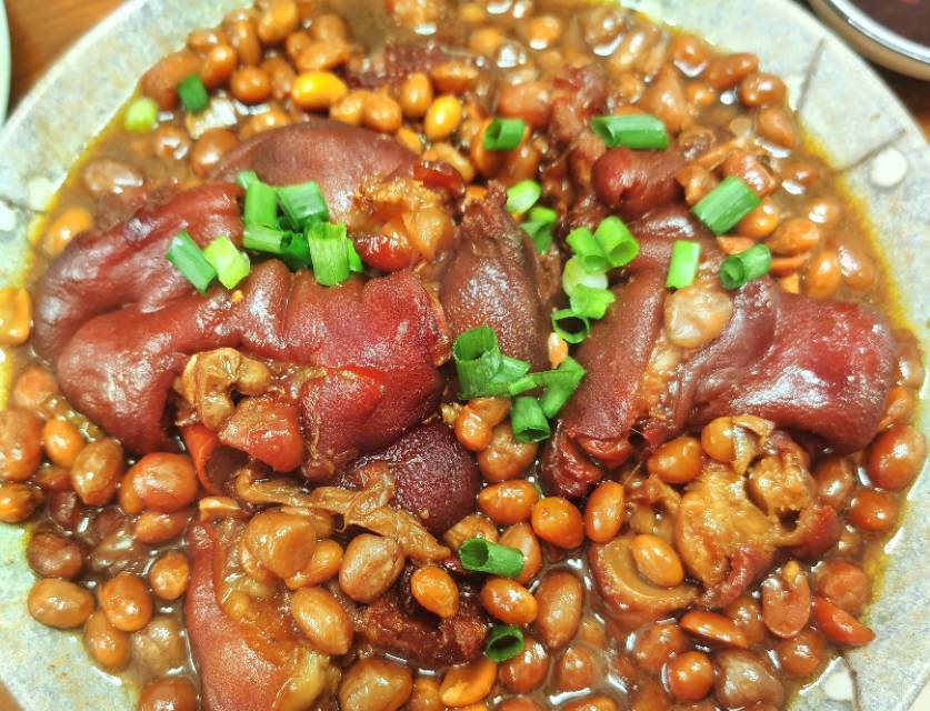 流口水的黄豆炖猪蹄