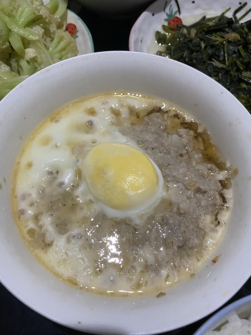 嫩滑肉饼蒸蛋