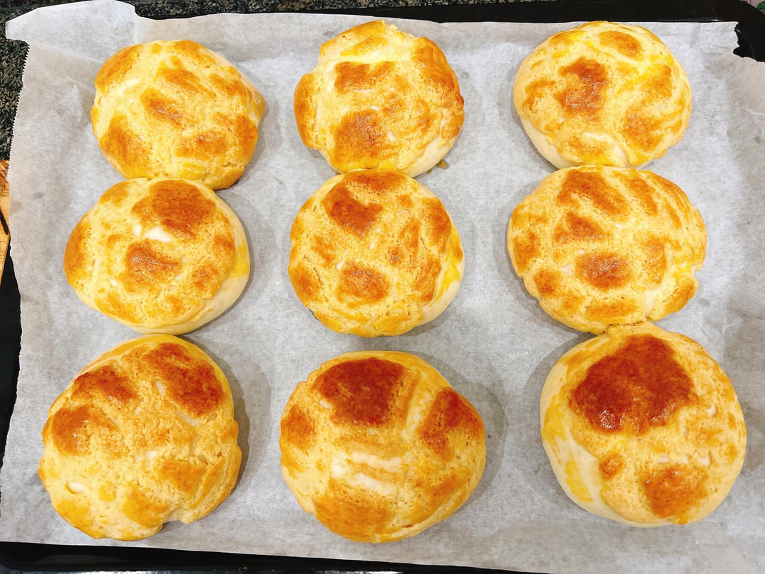做100款面包の12：在家开茶餐厅!港式菠萝包 –不划格子自然裂开的香酥脆皮！菠萝油/酥皮包