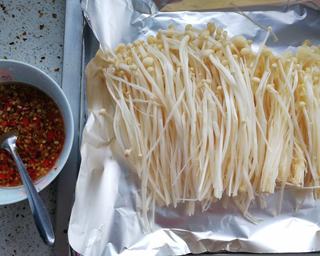 蒜蓉烤金针菇（烤箱版）的做法 步骤1