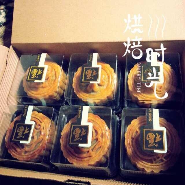 广式月饼—蛋黄莲蓉月饼