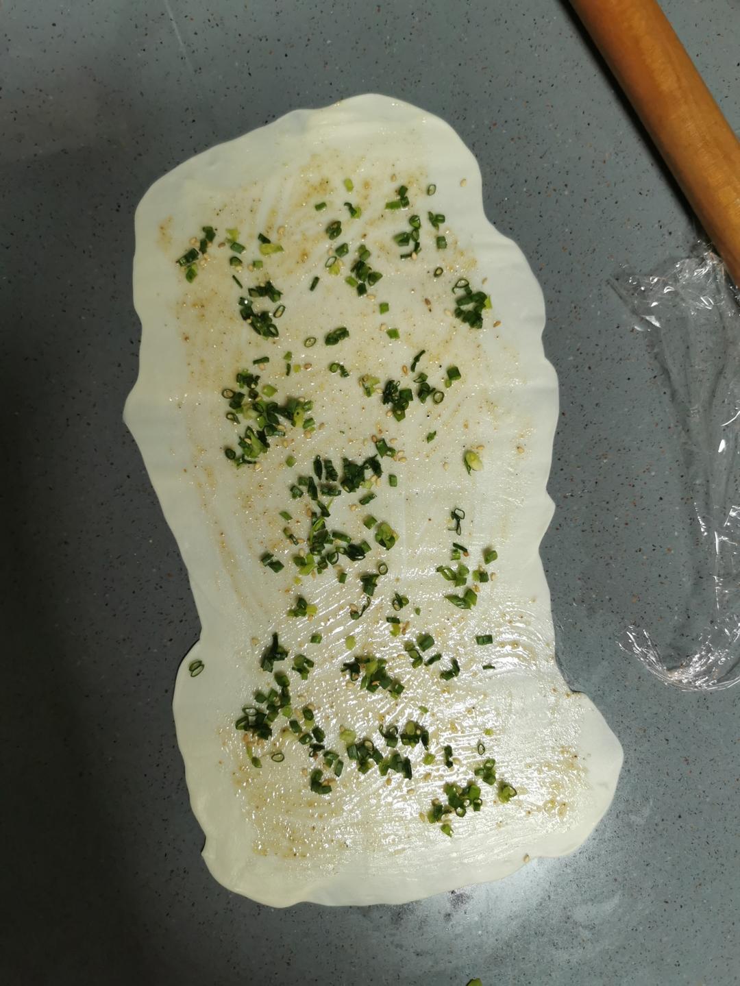家常葱油饼 柔软多层 凉了也不硬 附细节视频详解