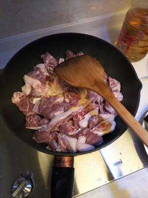紫苏土豆焖鸭的做法 步骤4