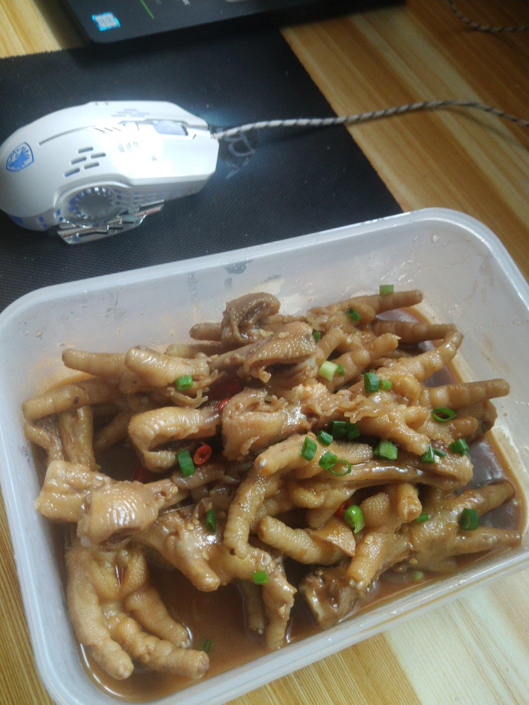 好吃到手指都吃掉的卤鸡爪